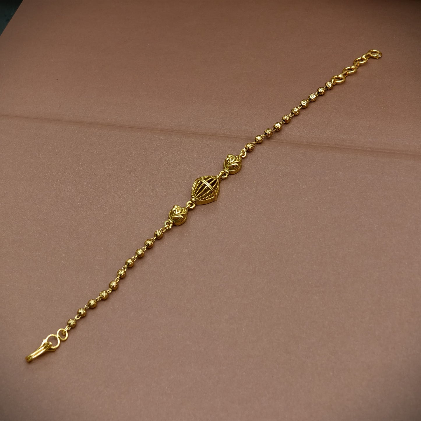Gold balls bracelet