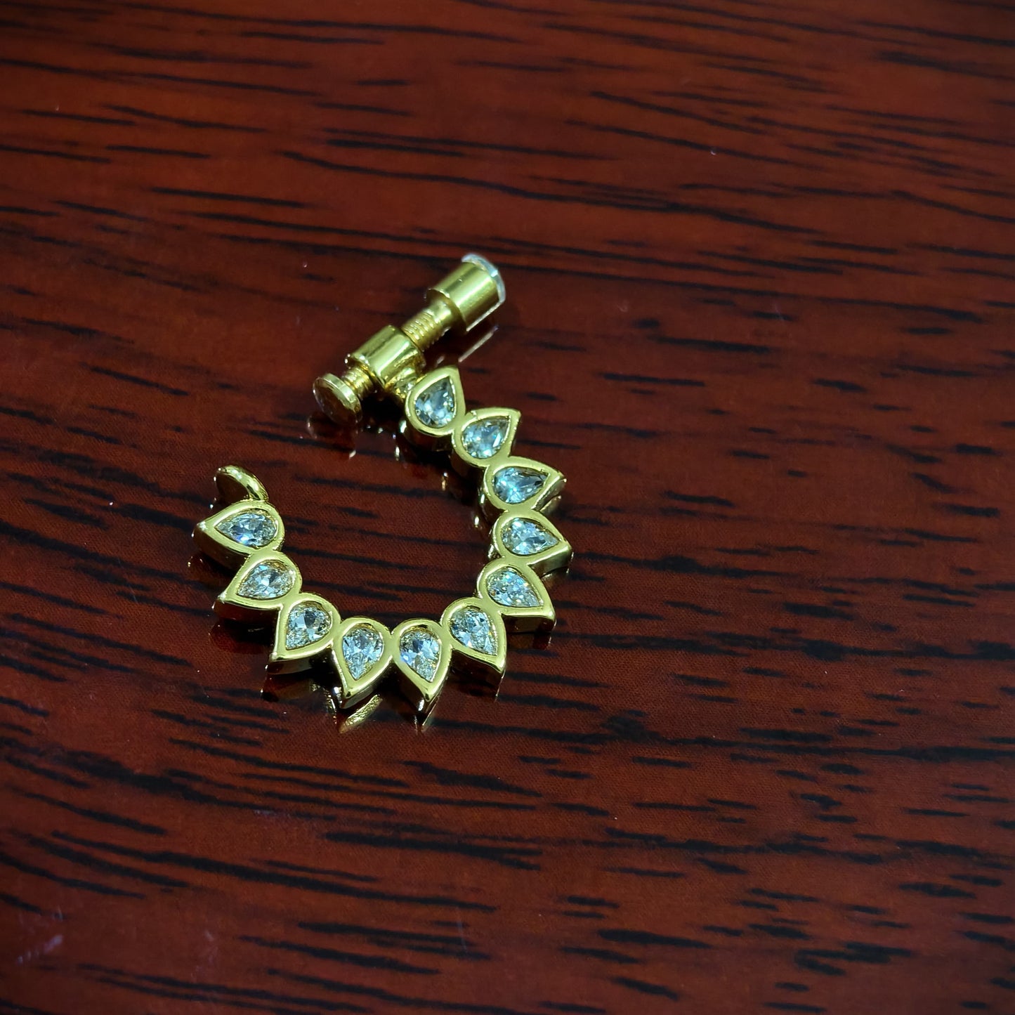 Nose pin