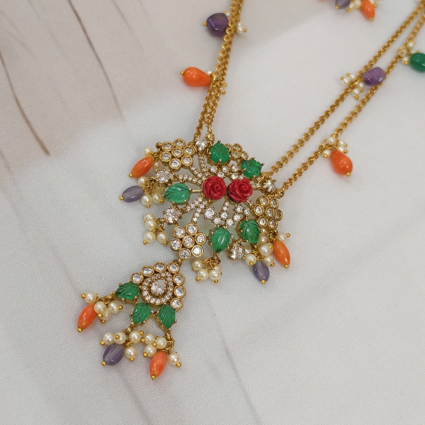 Multi colour neck set