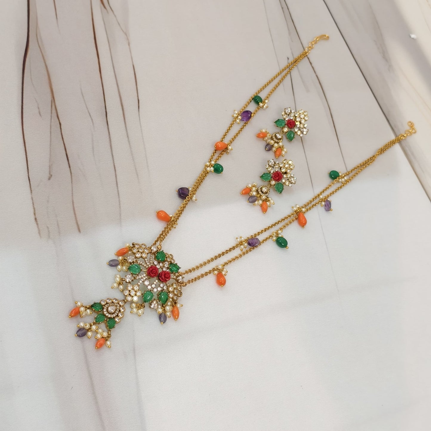 Multi colour neck set