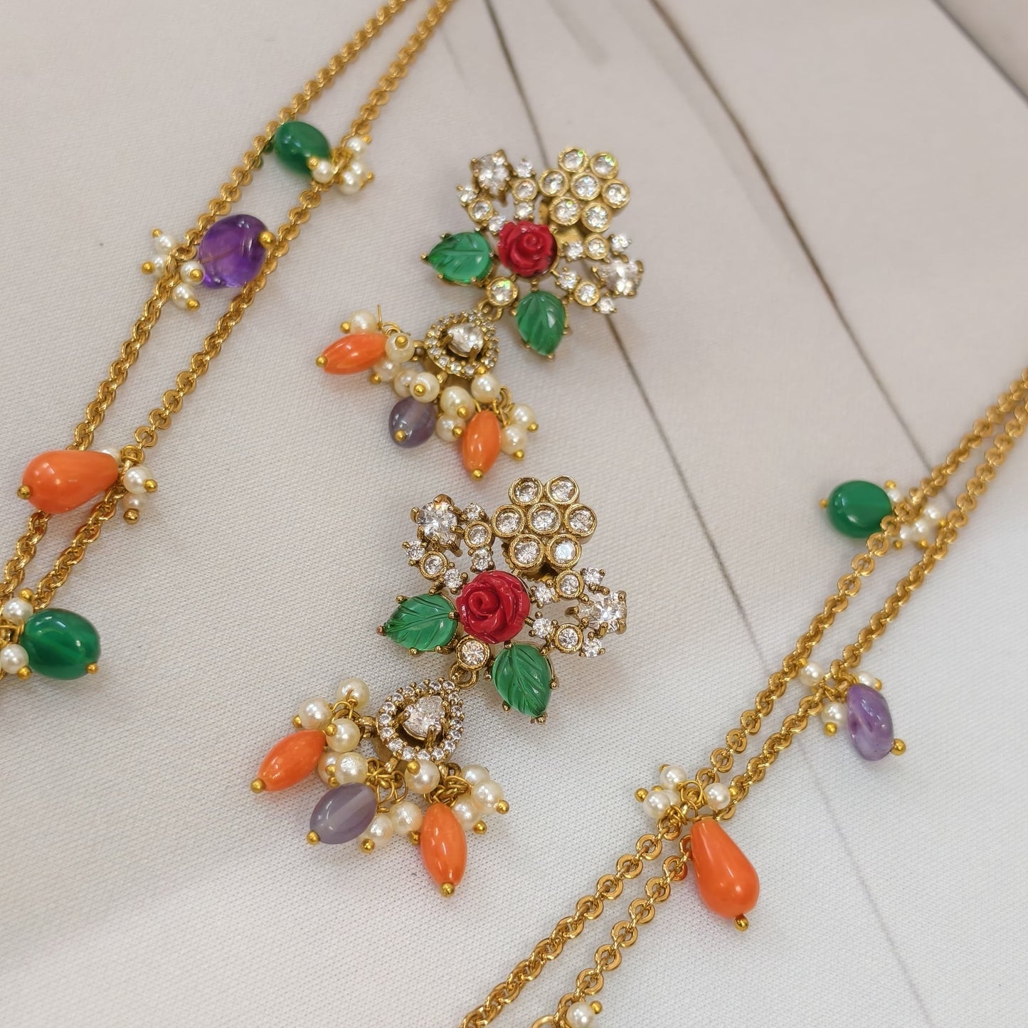 Multi colour neck set
