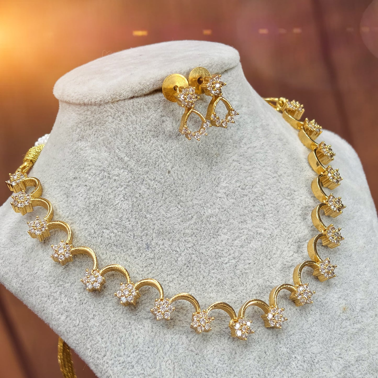 Floral pattern neckset