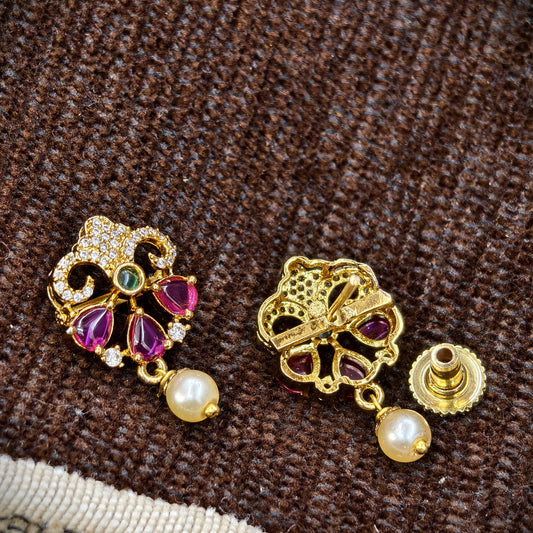 Stud pattern earrings