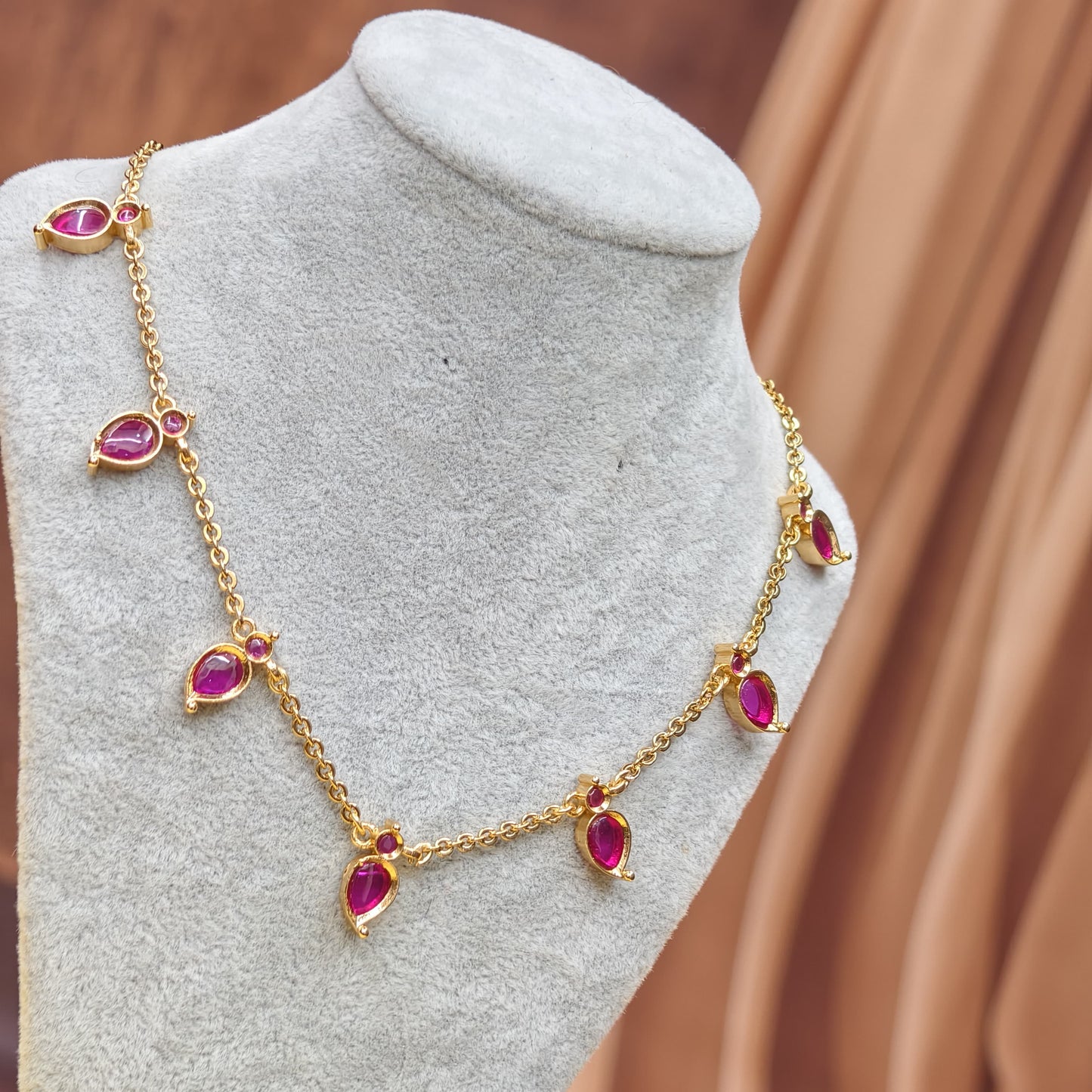 Kempu stone neck piece