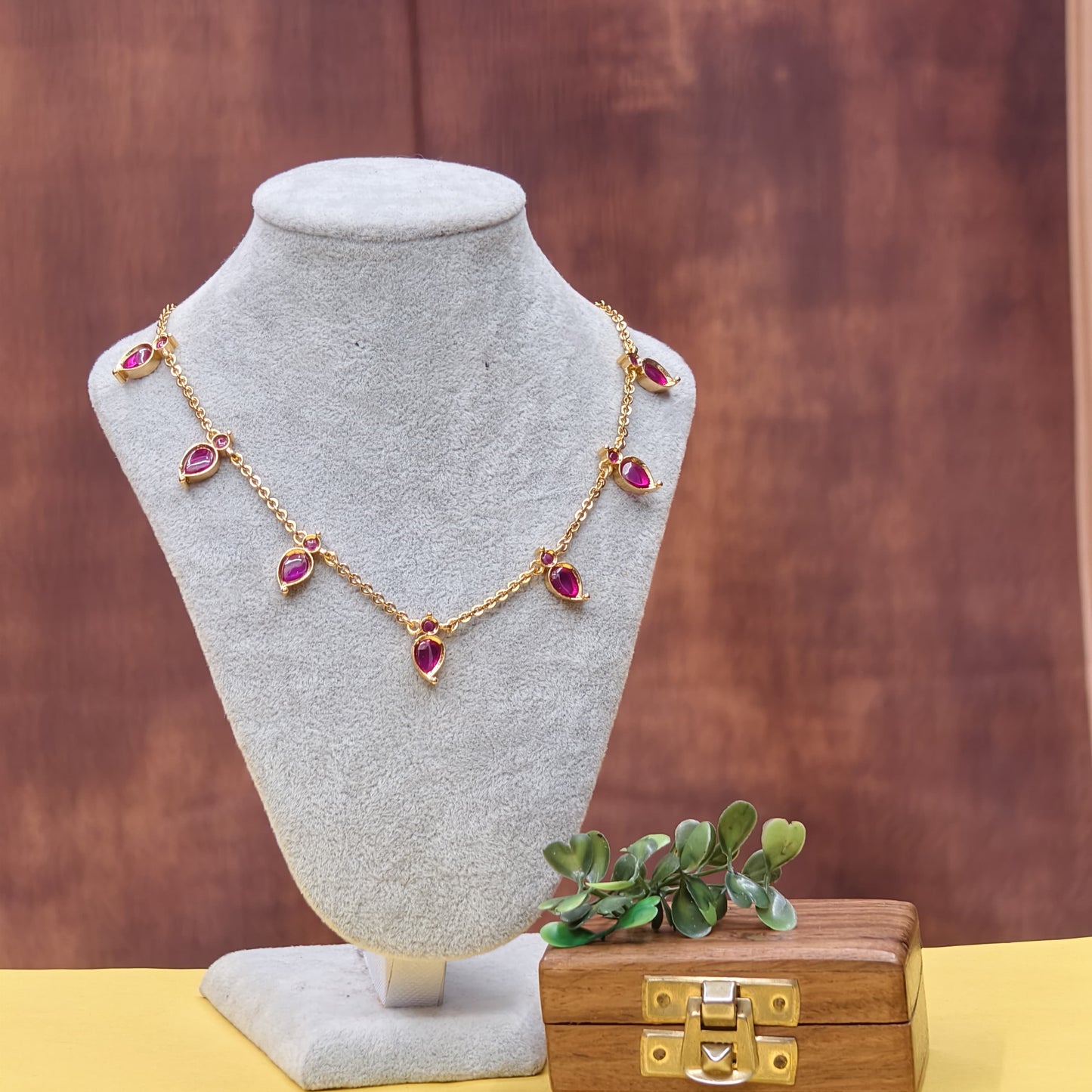 Kempu stone neck piece