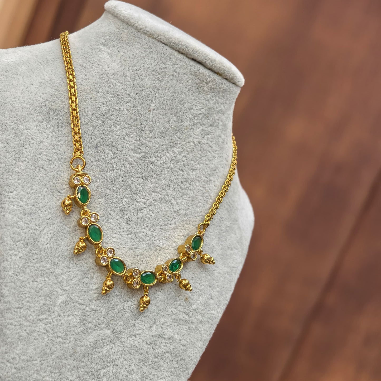 Green chocker