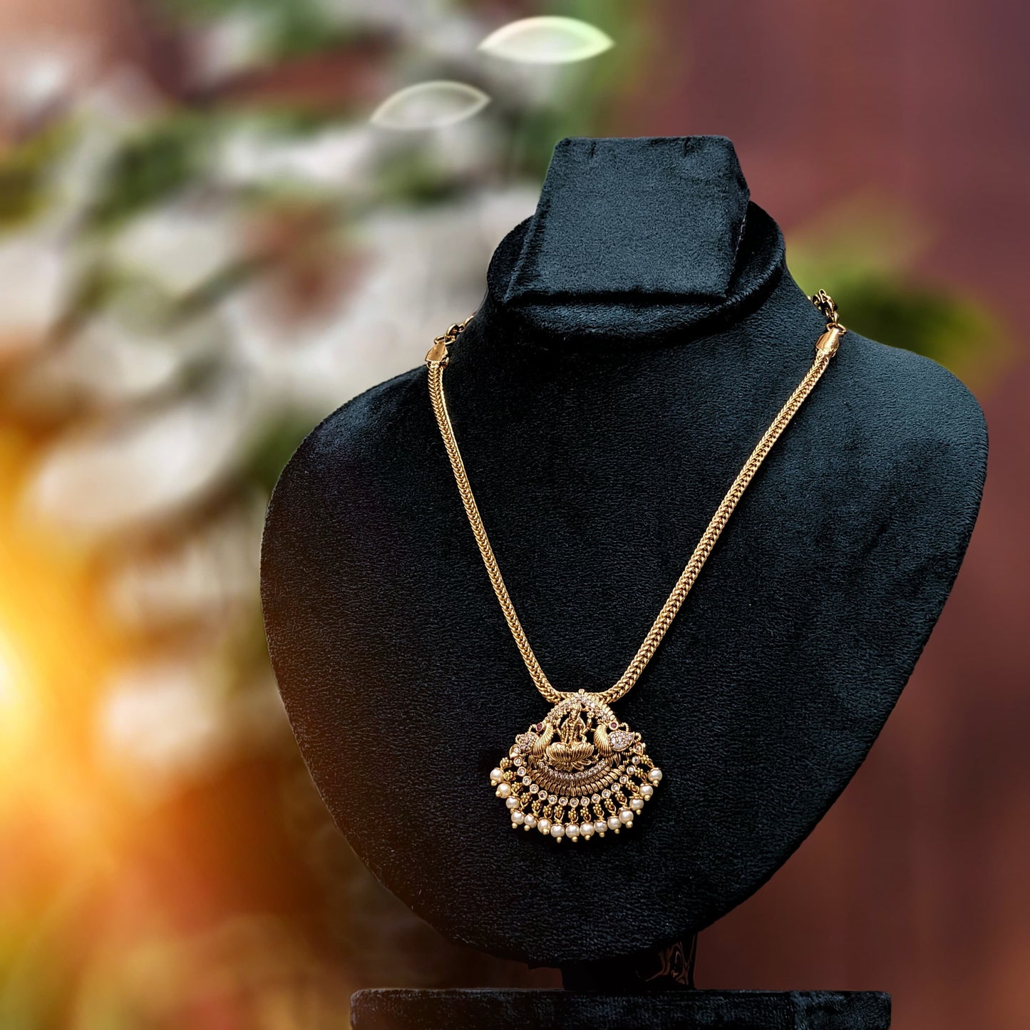 Chain with pendant