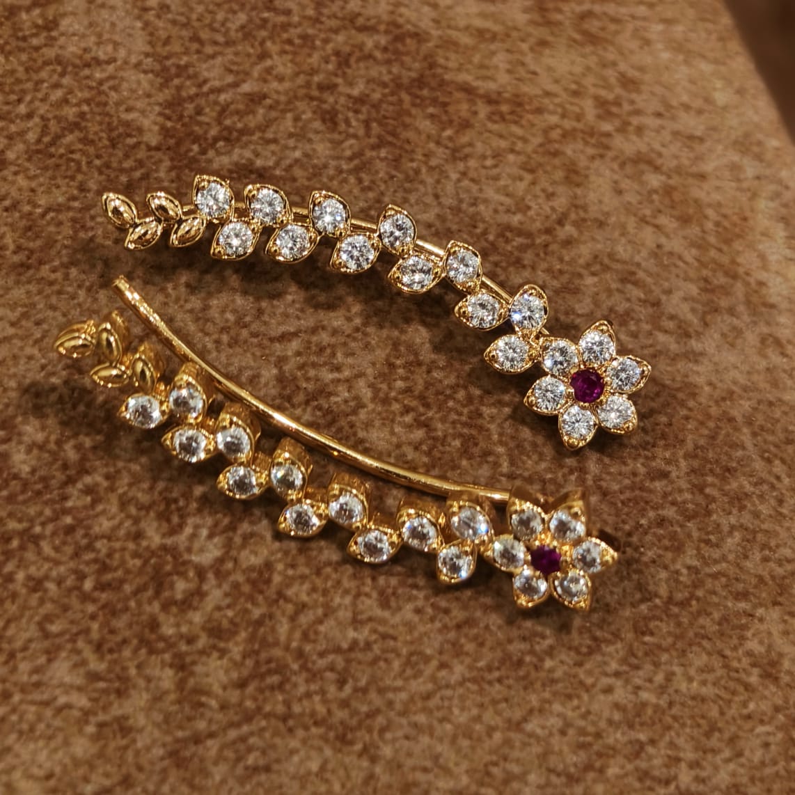 Flower earcuffs