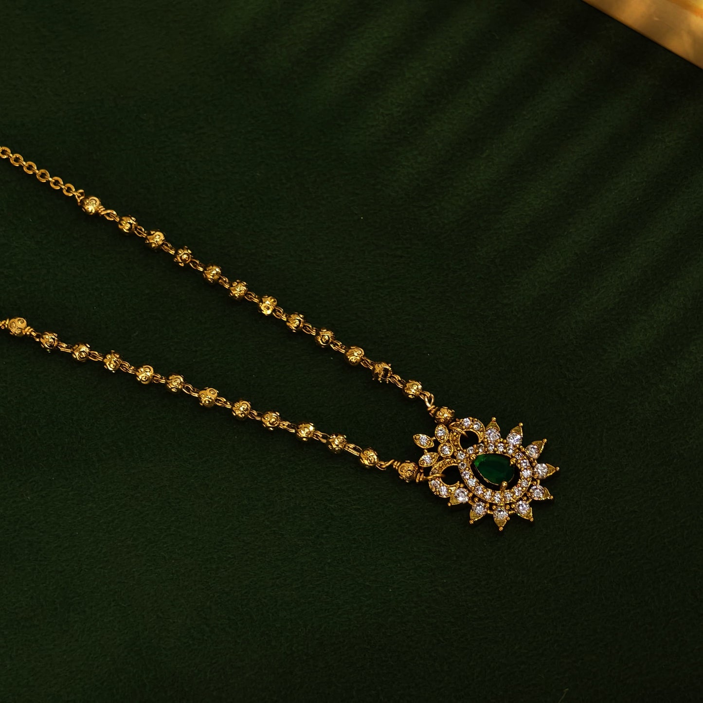 Green antique pendant chain
