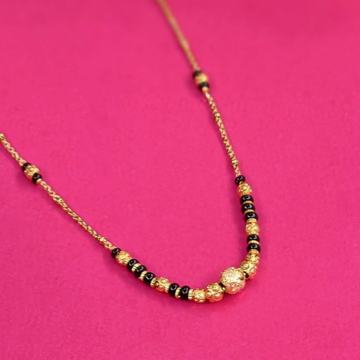Sleek pattern black beads
