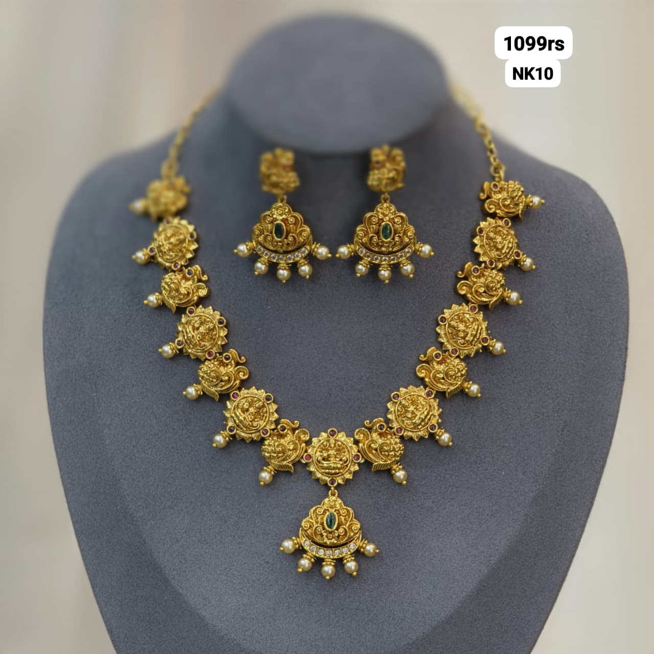 Antique Neckset
