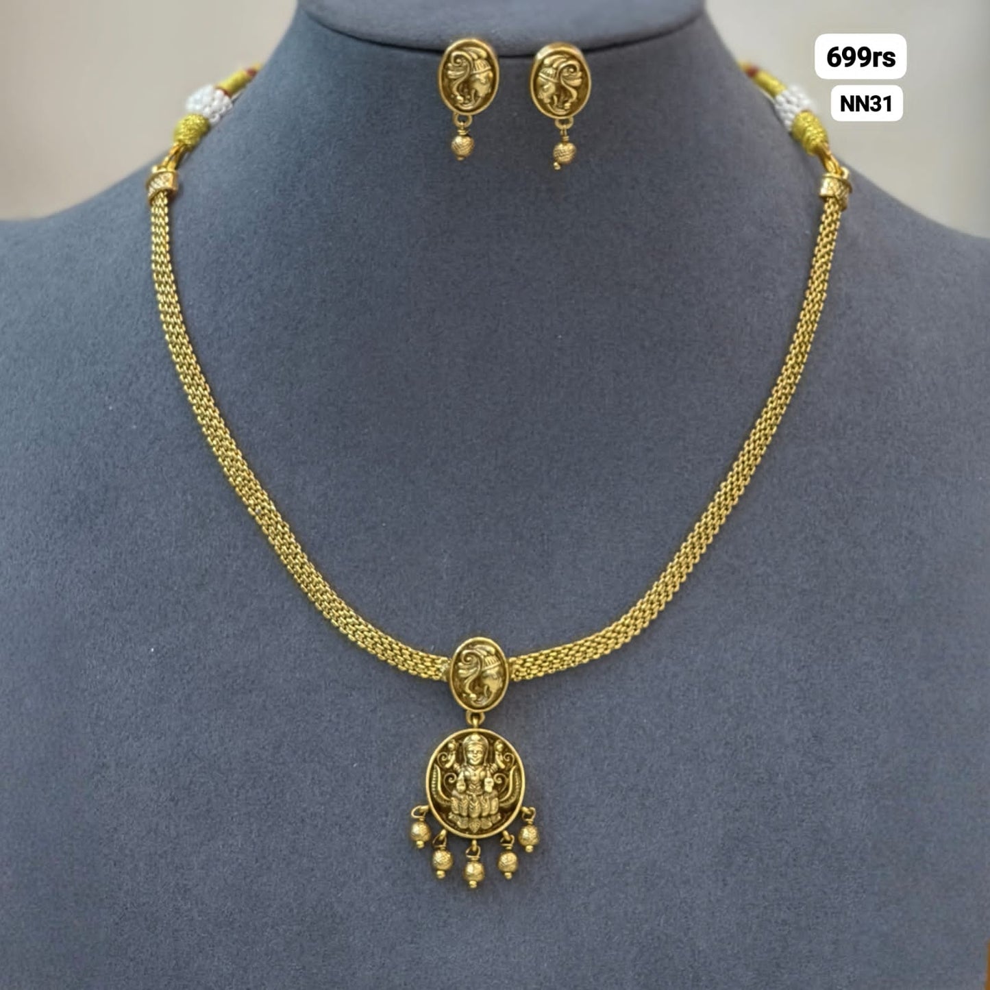 Nakshi Nanu patti with earrings