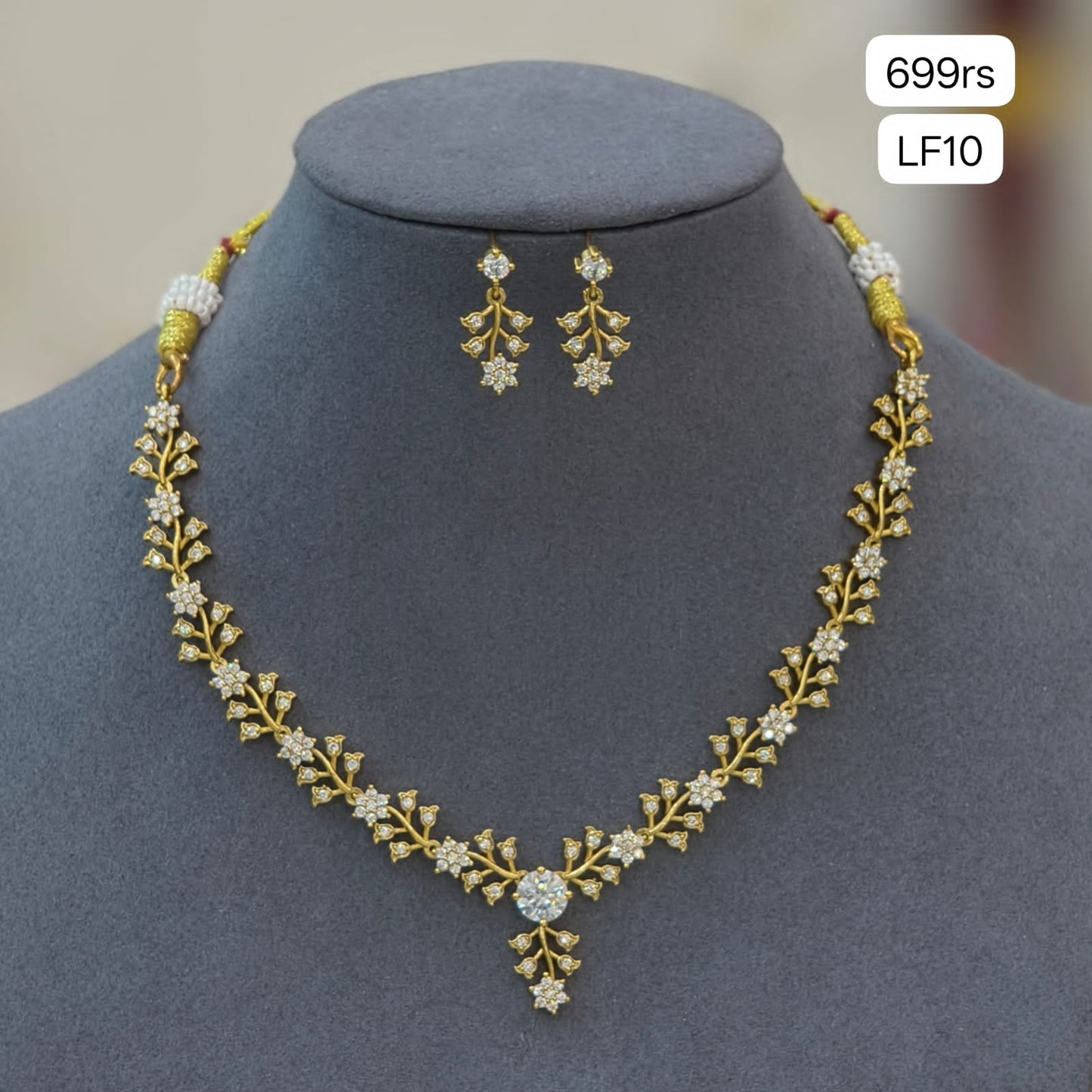 White stone Neckset
