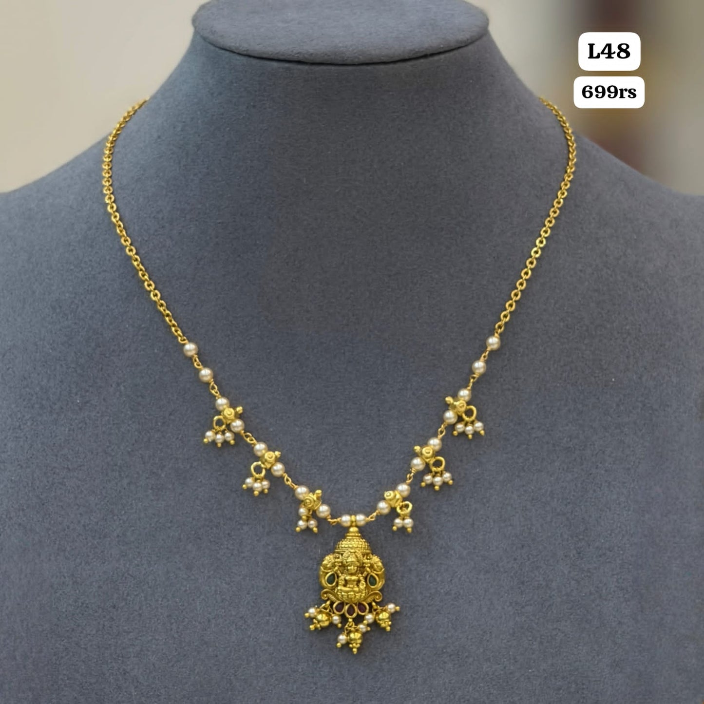 Pendent with beads chain