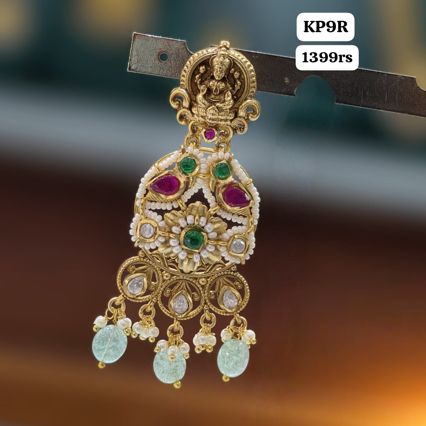 Kundan Pendant with Earrings