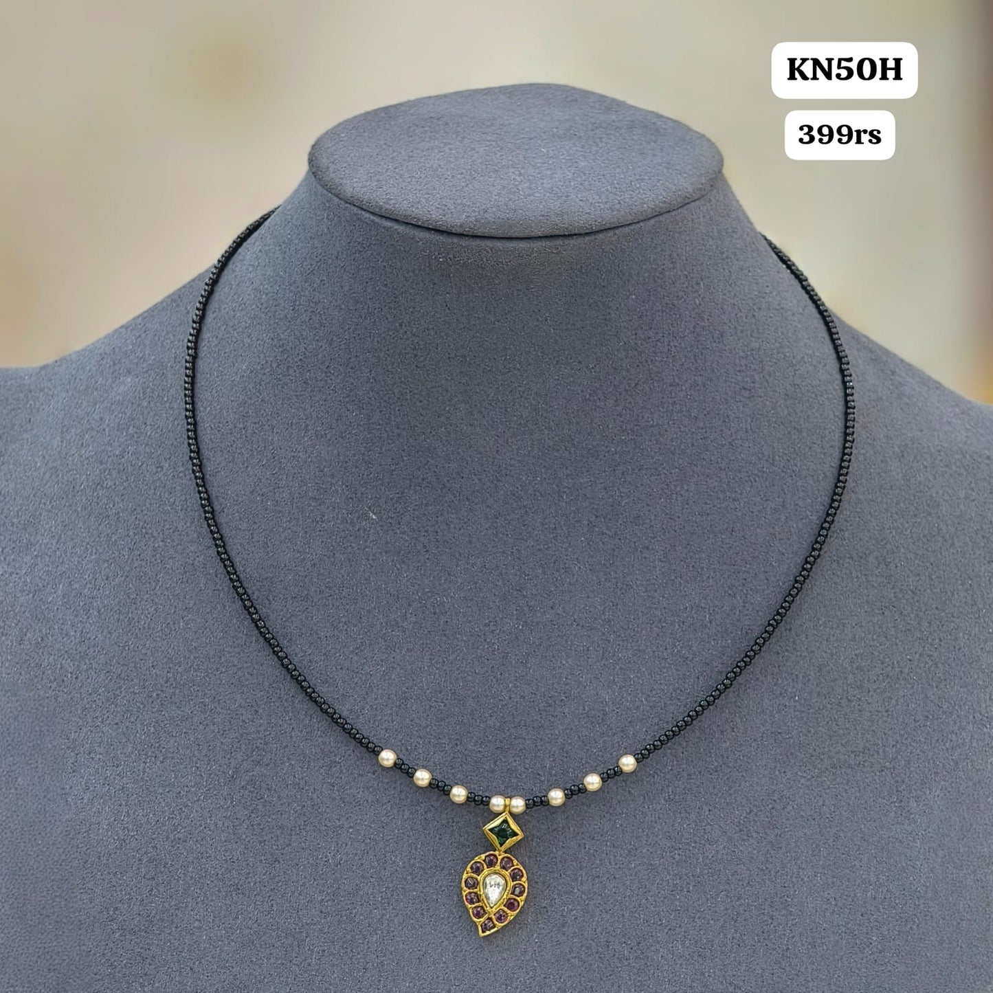 Kempu Invisible black beads