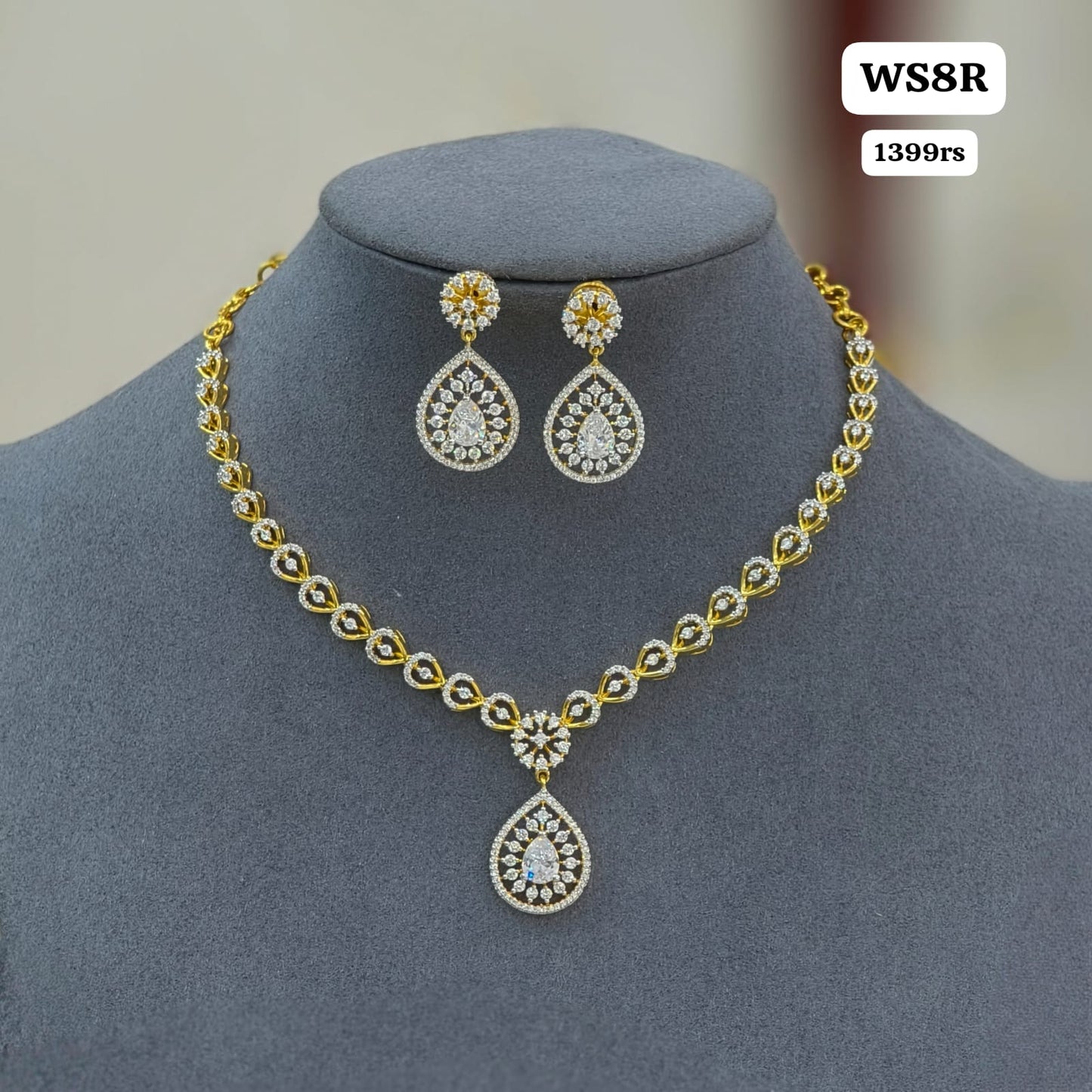 White stone Short Neckset