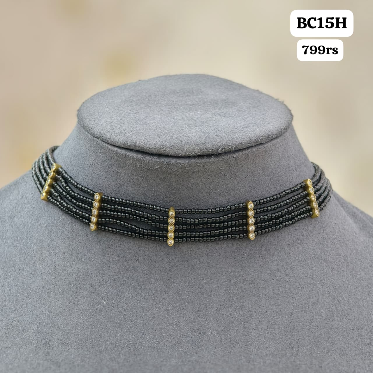 Black beads Chocker