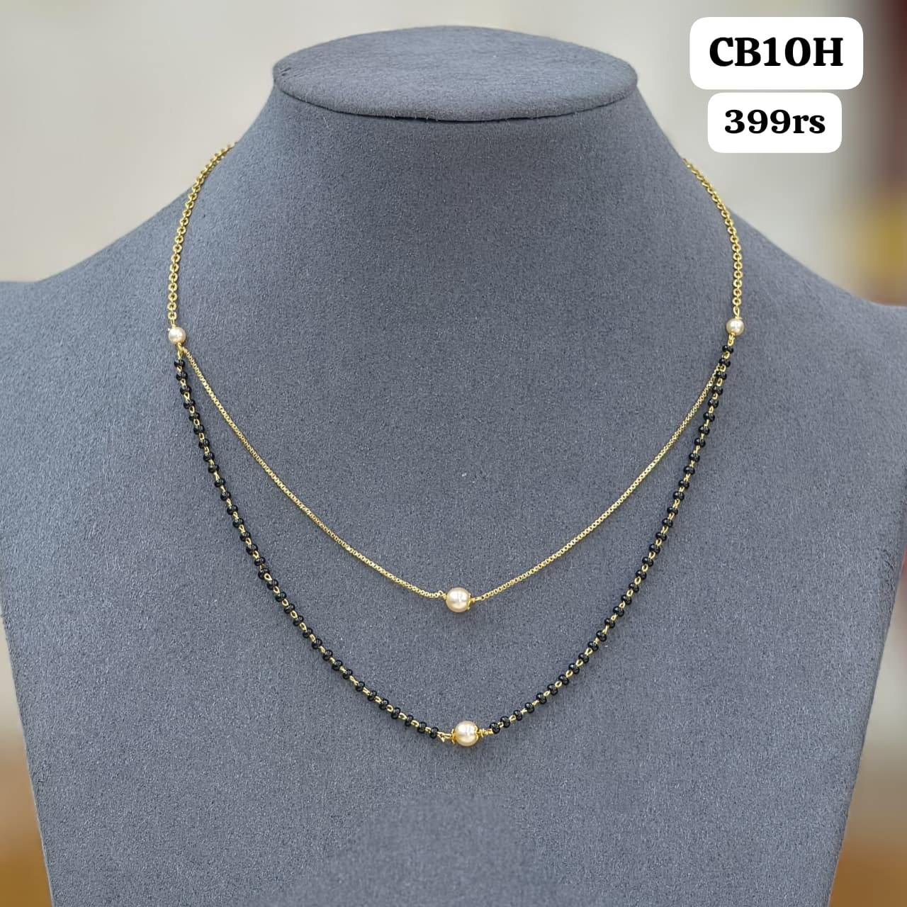 Layer Short black beads