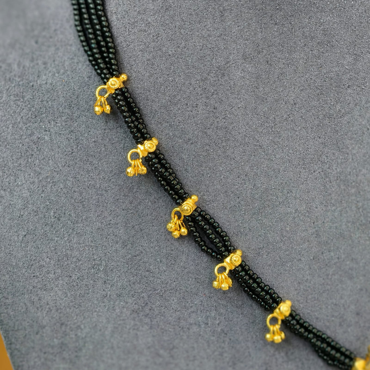 Kundan pendant with Balck Beads
