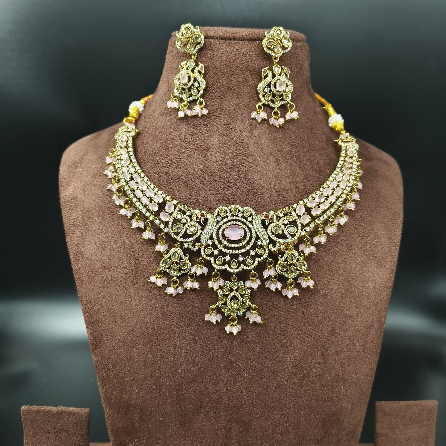 Victorian neck set