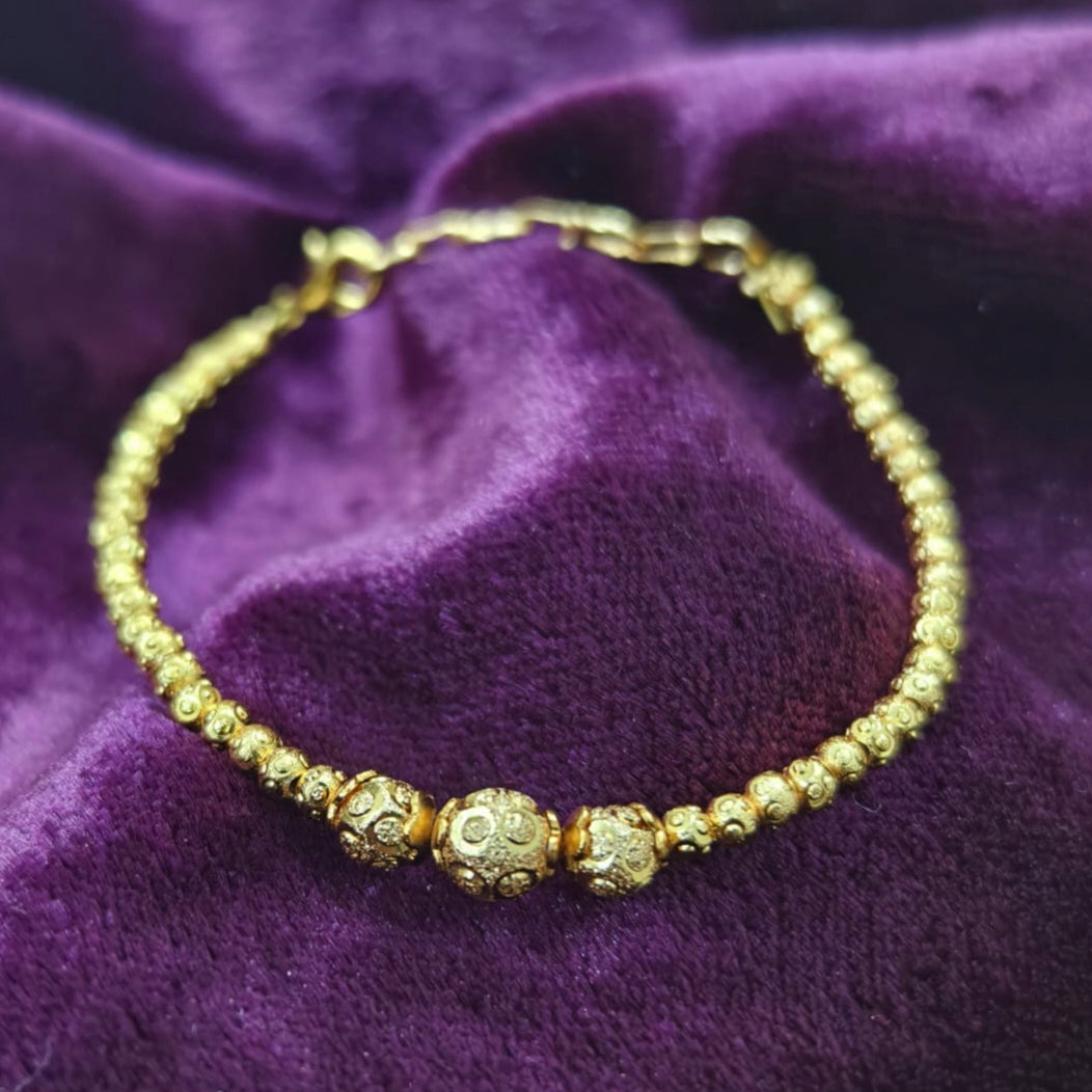 Gold balls bracelet