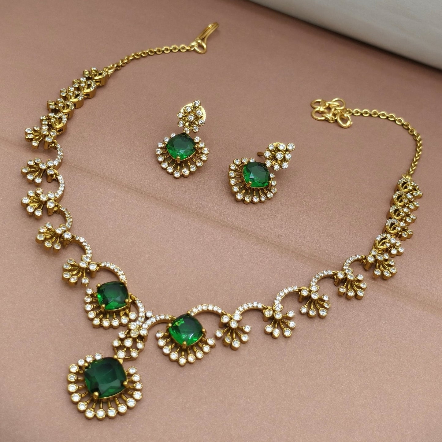 Neck set (green)