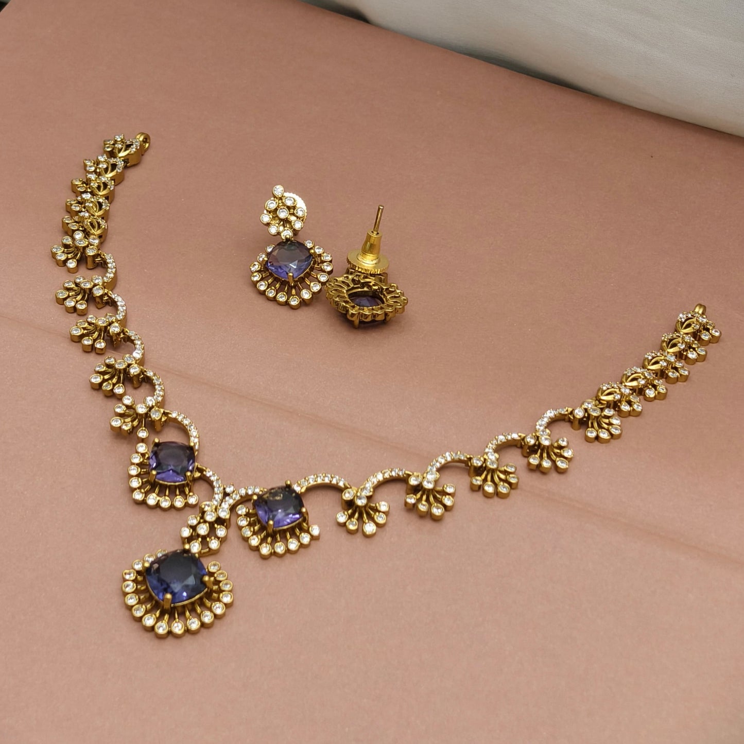 Neck set (violet)