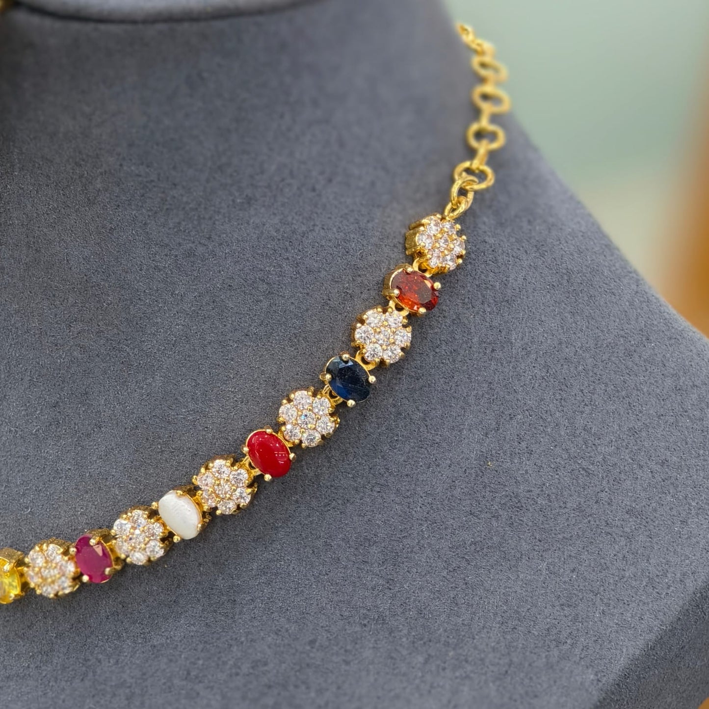 Multi Stone Short Neckset