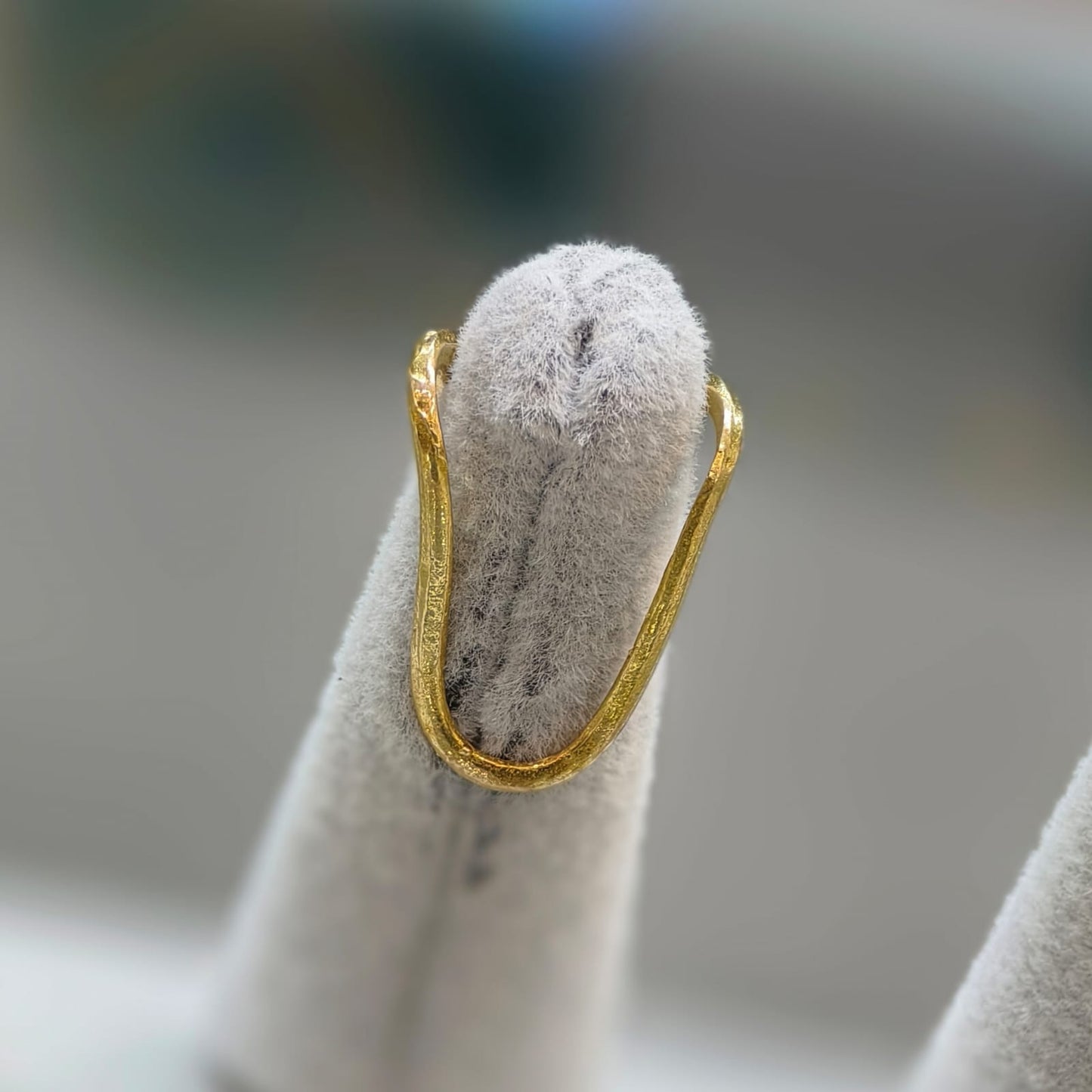 White stone Vanki ring (p)