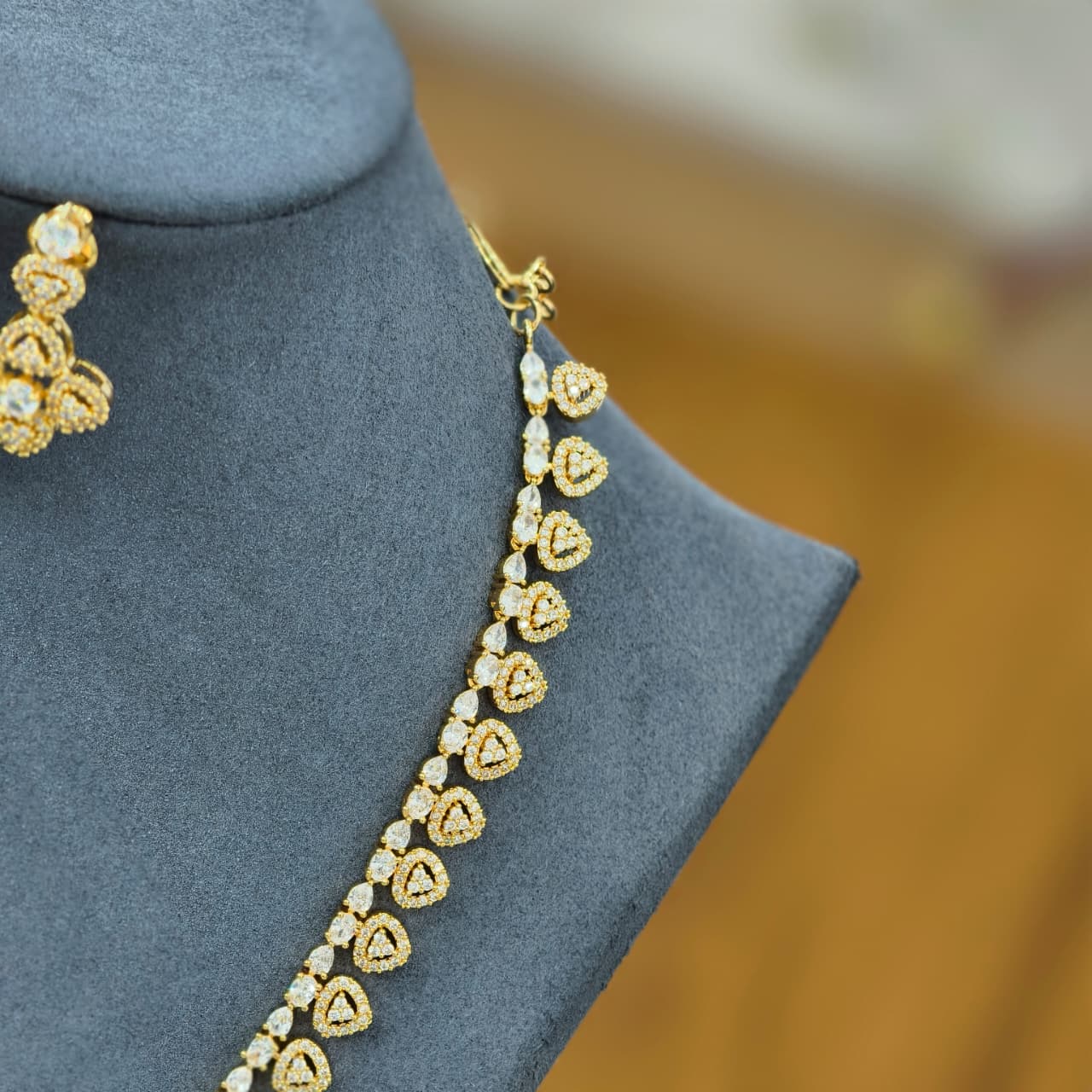 Simple Long Neckset (White)