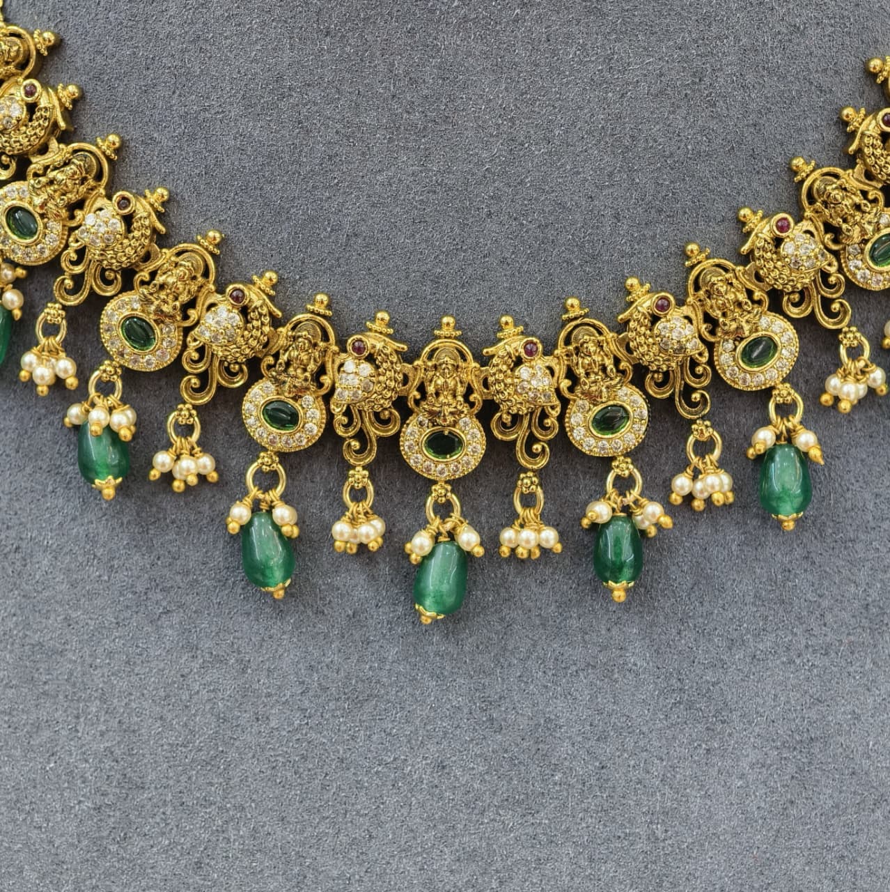 Short Neckset (green beads)