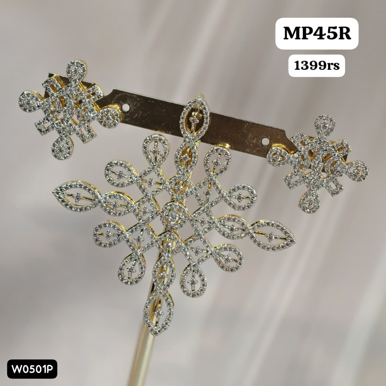 Diamond pendant with Earrings