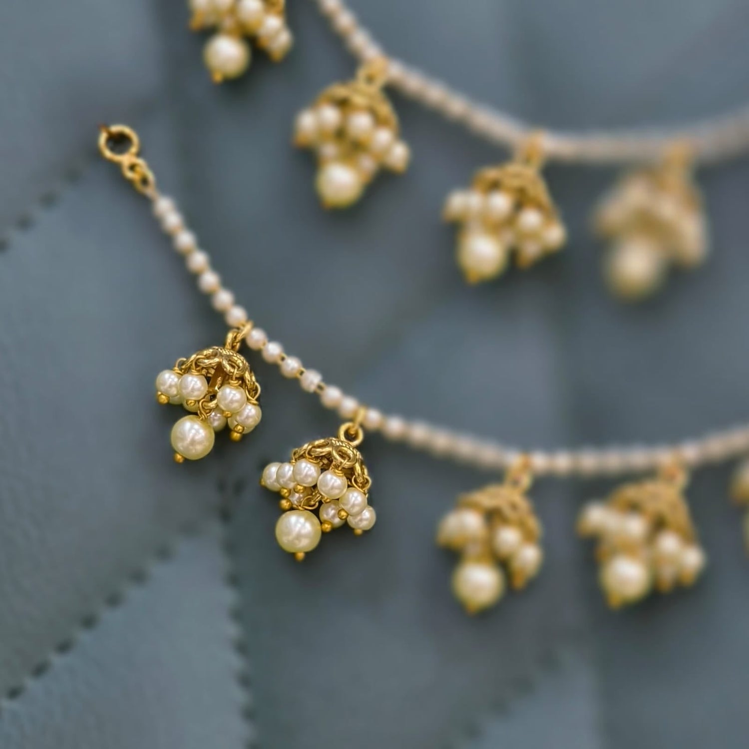 Earchains
