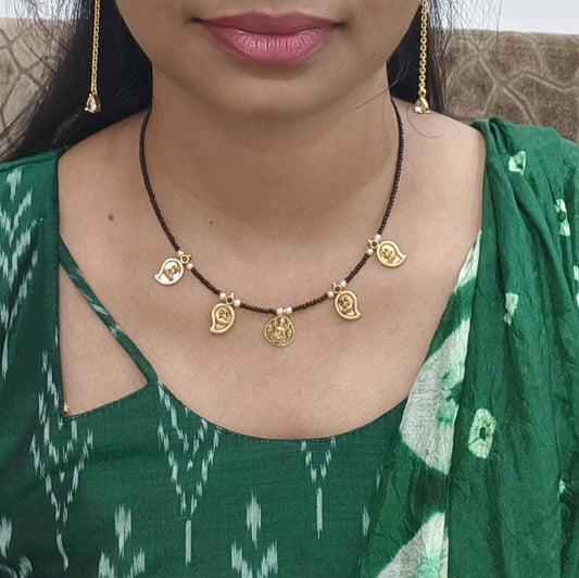 Mango doller black beads