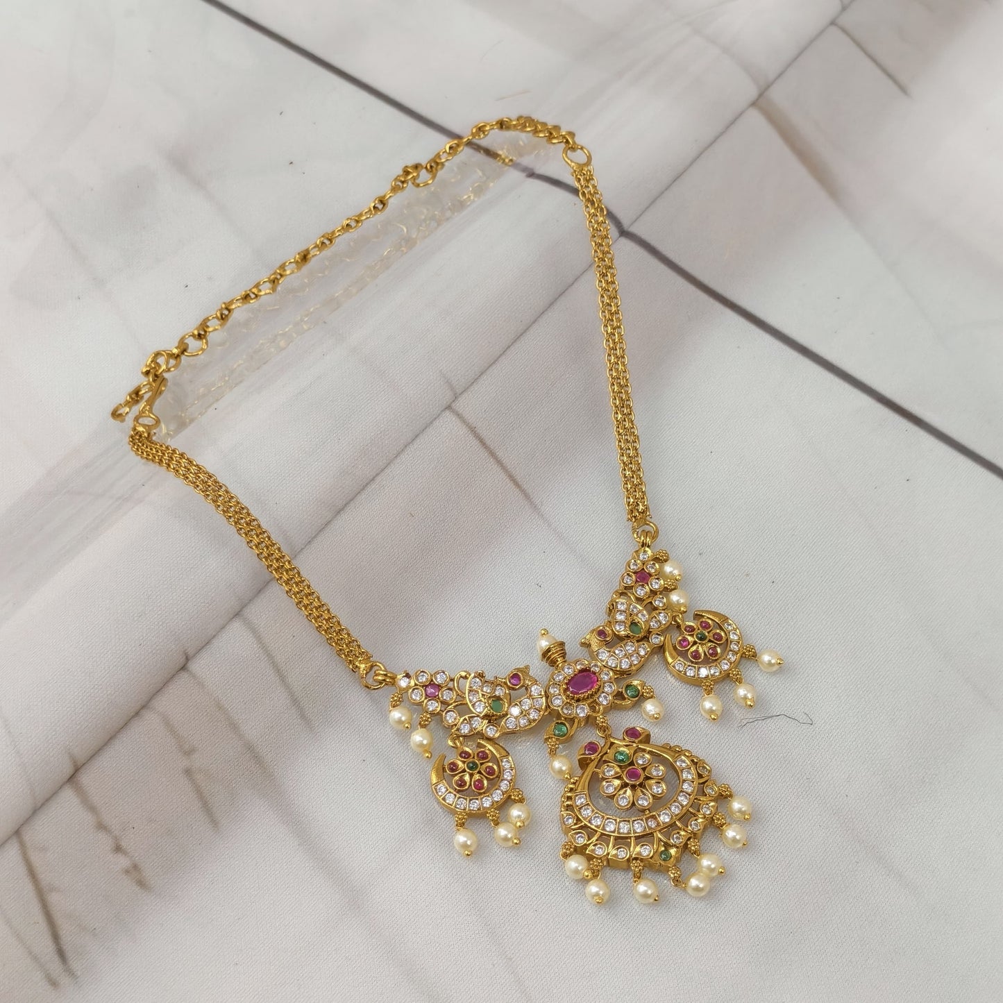 Peacock chocker