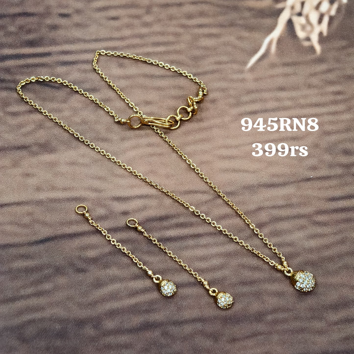 Chain with strings