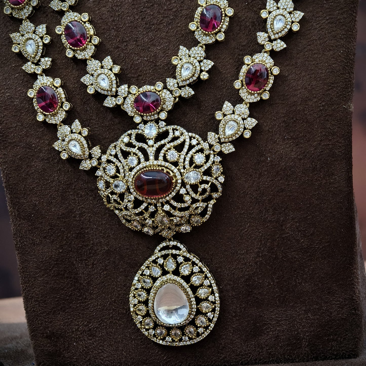 Ruby Victorian layers Neckset