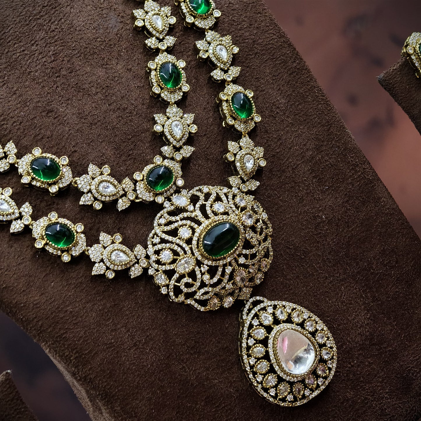 Victorian layers Neckset