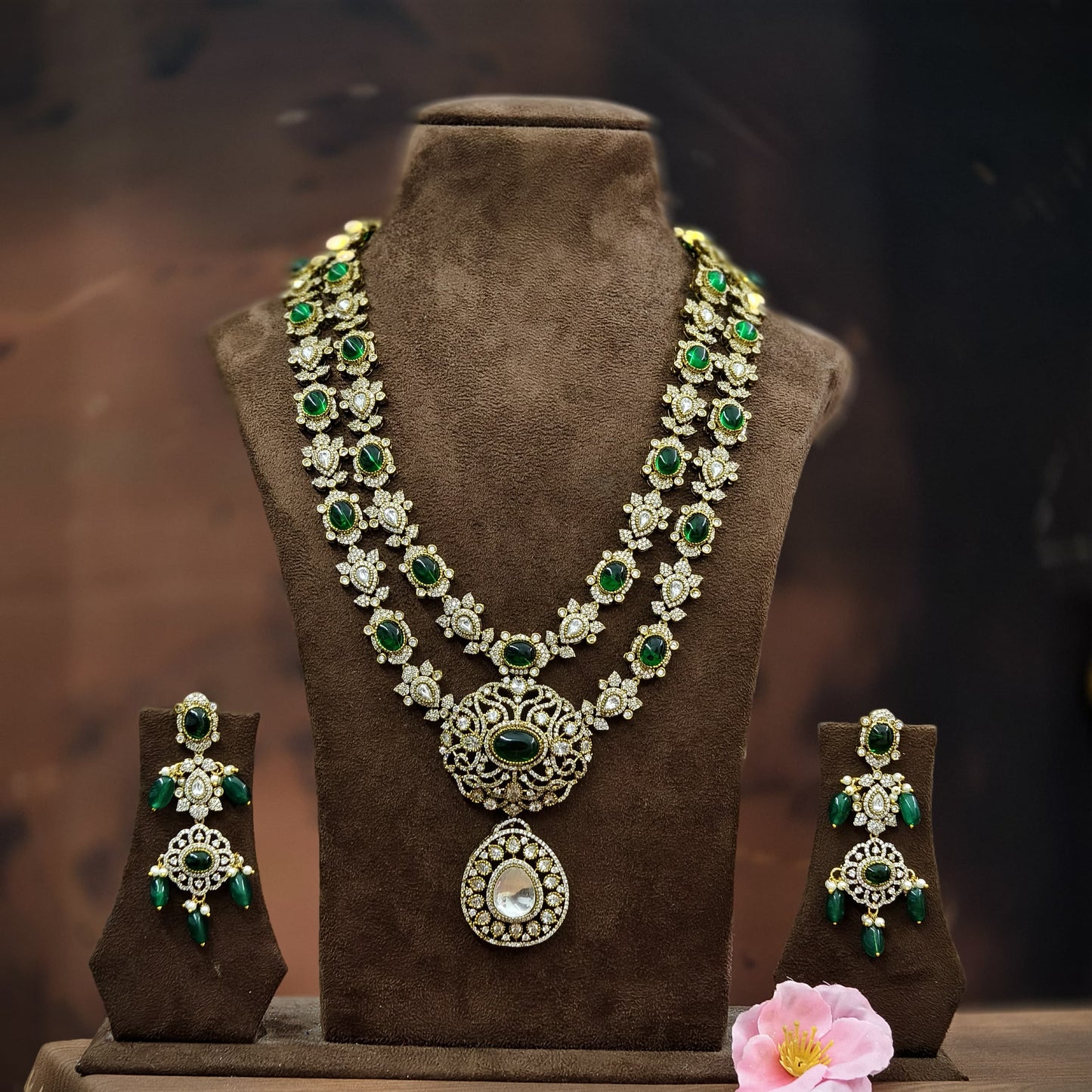 Victorian layers Neckset