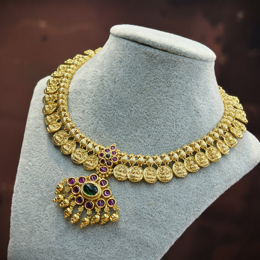 Kasu Neckset with ruby stone
