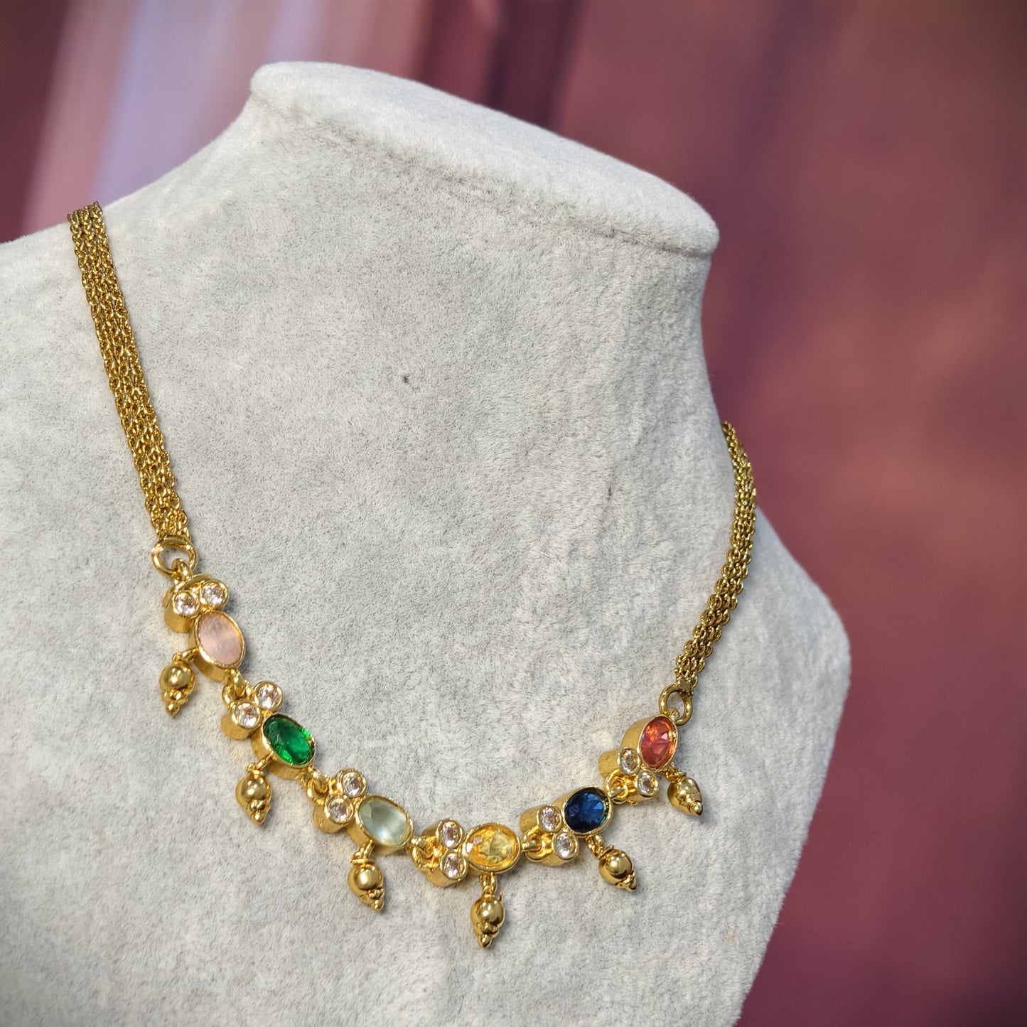 Multi colour neck piece