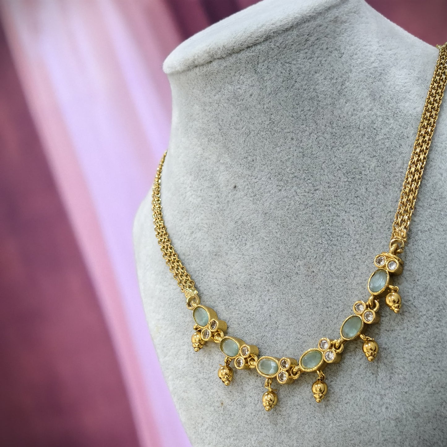Light green chocker