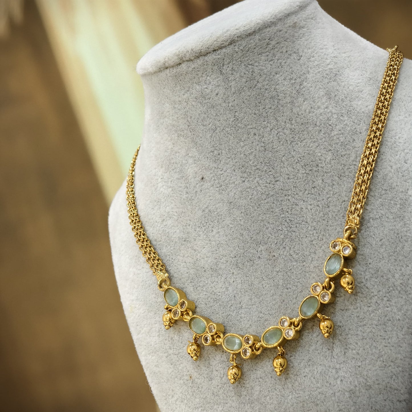 Light green chocker