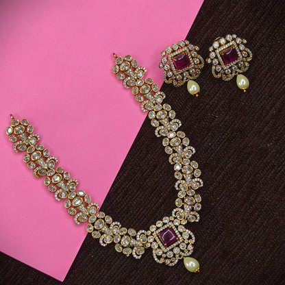 Pink stone neckset.