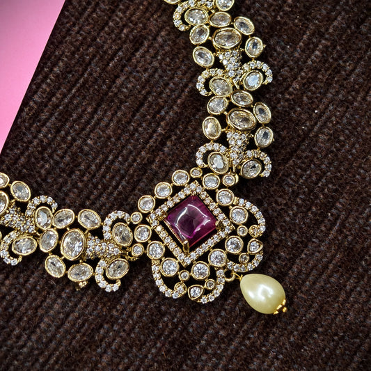 Pink stone neckset.