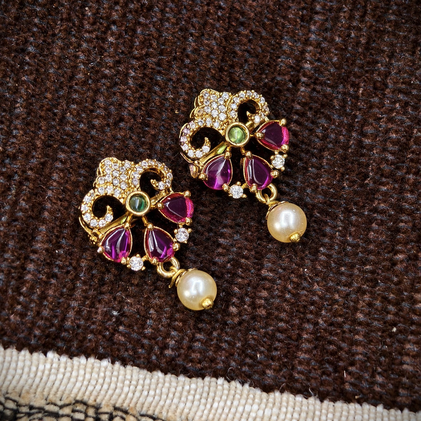 Stud pattern earrings