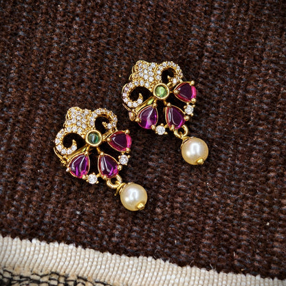 Stud pattern earrings