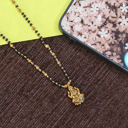 Short black beads