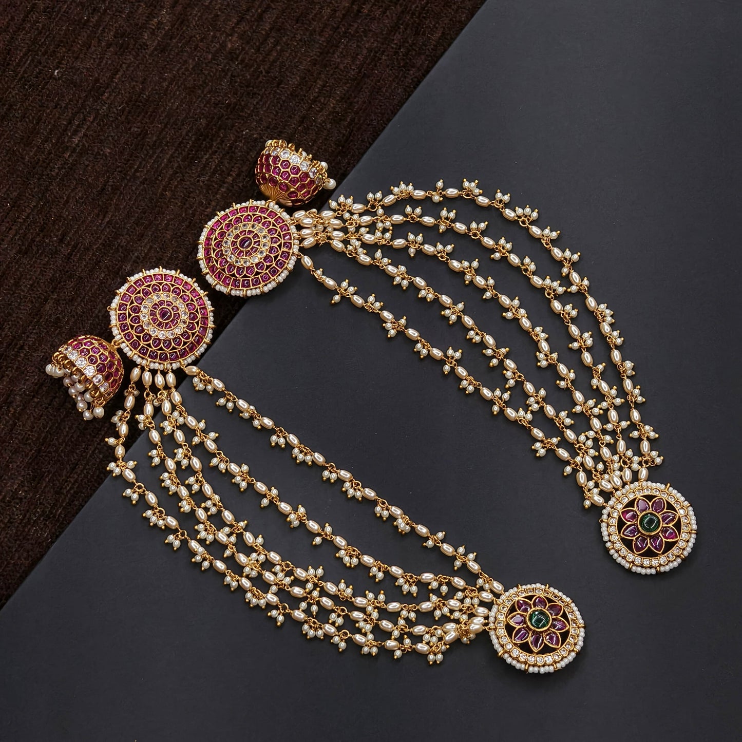 Earrings with chempaswaraluu